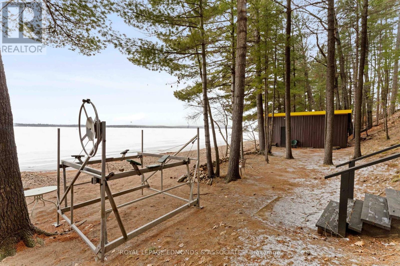 












643 PINE POINT LANE

,
Killaloe, Hagarty and Richards,




Ontario
K0J2J0

