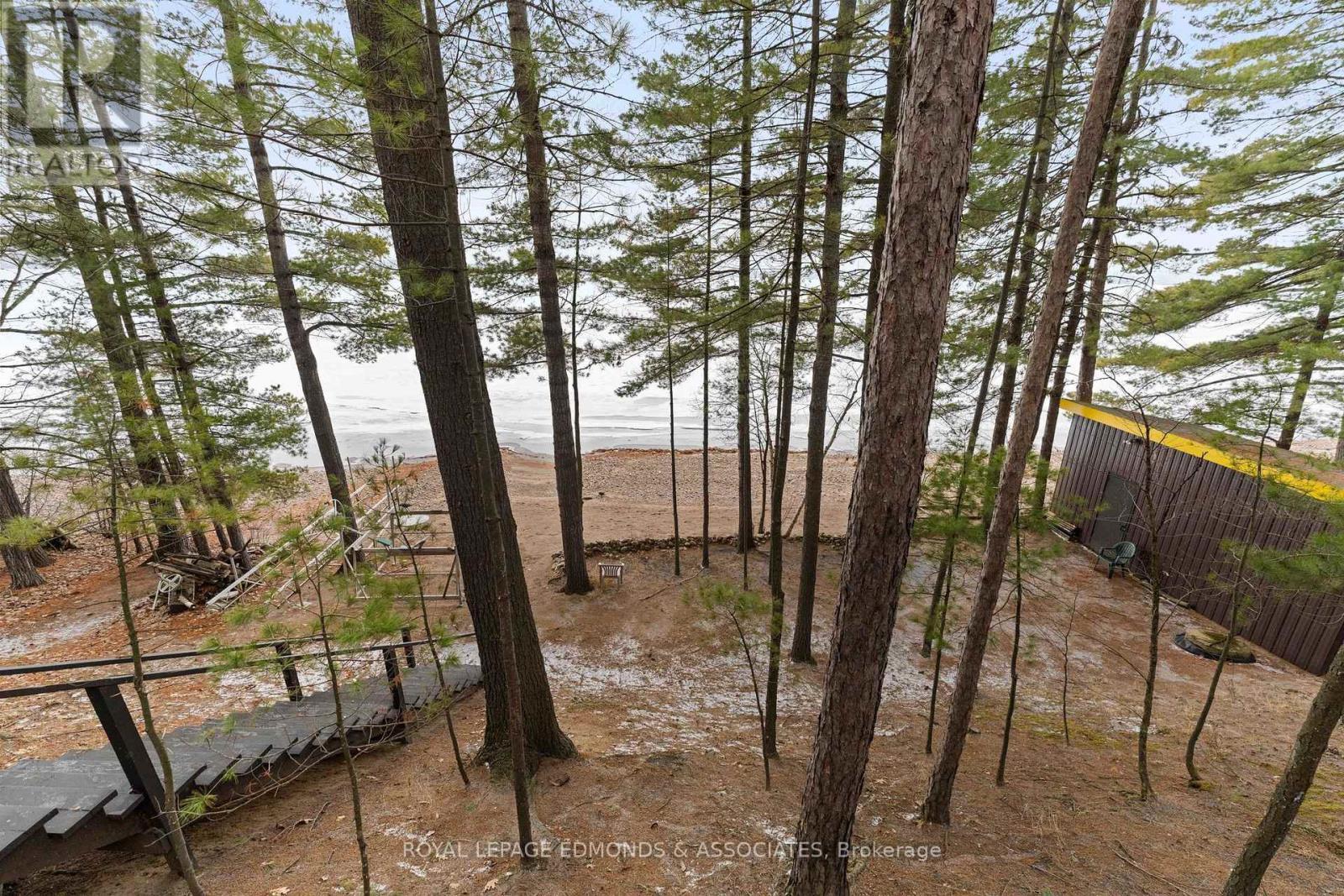 












643 PINE POINT LANE

,
Killaloe, Hagarty and Richards,




Ontario
K0J2J0

