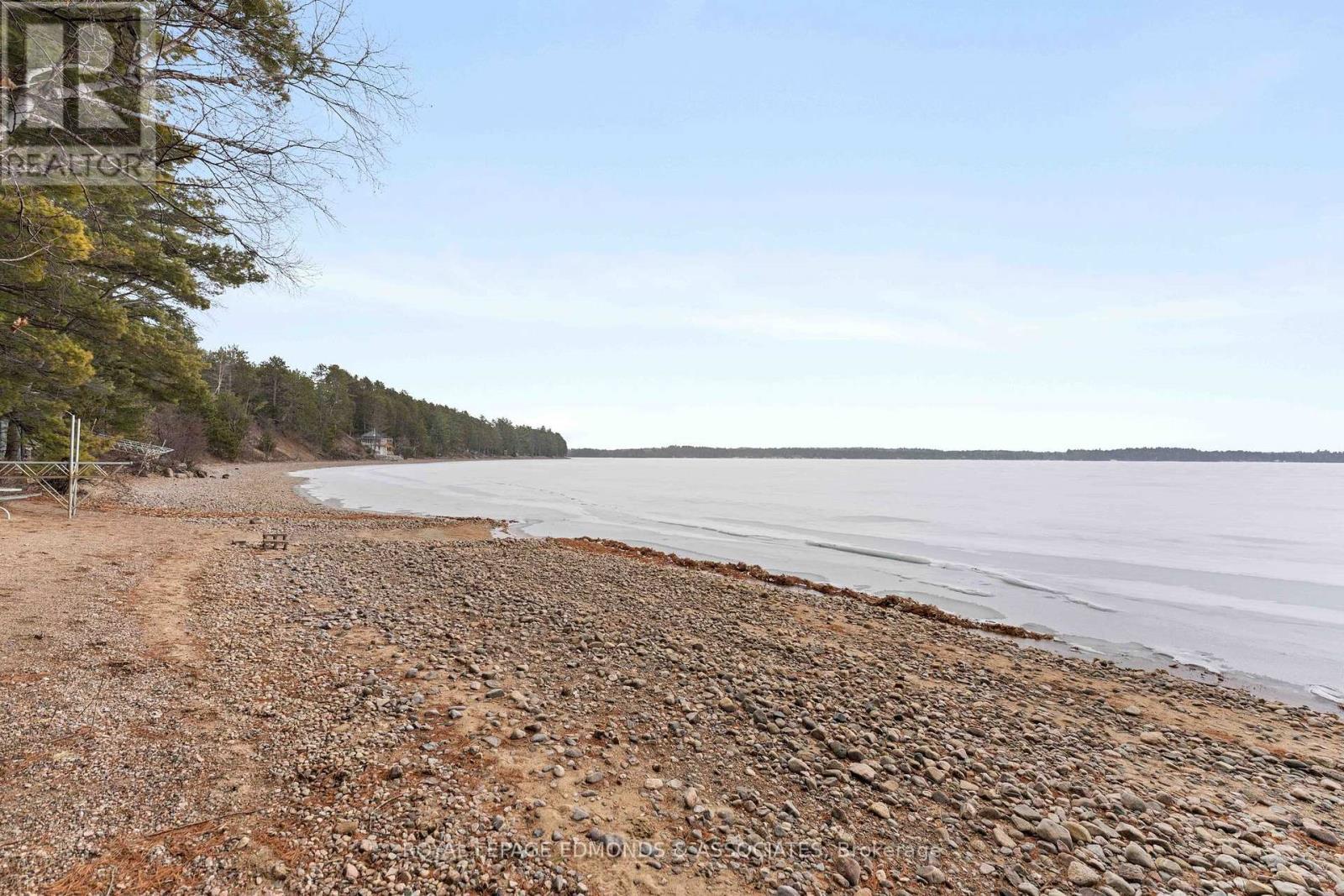 












643 PINE POINT LANE

,
Killaloe, Hagarty and Richards,




Ontario
K0J2J0

