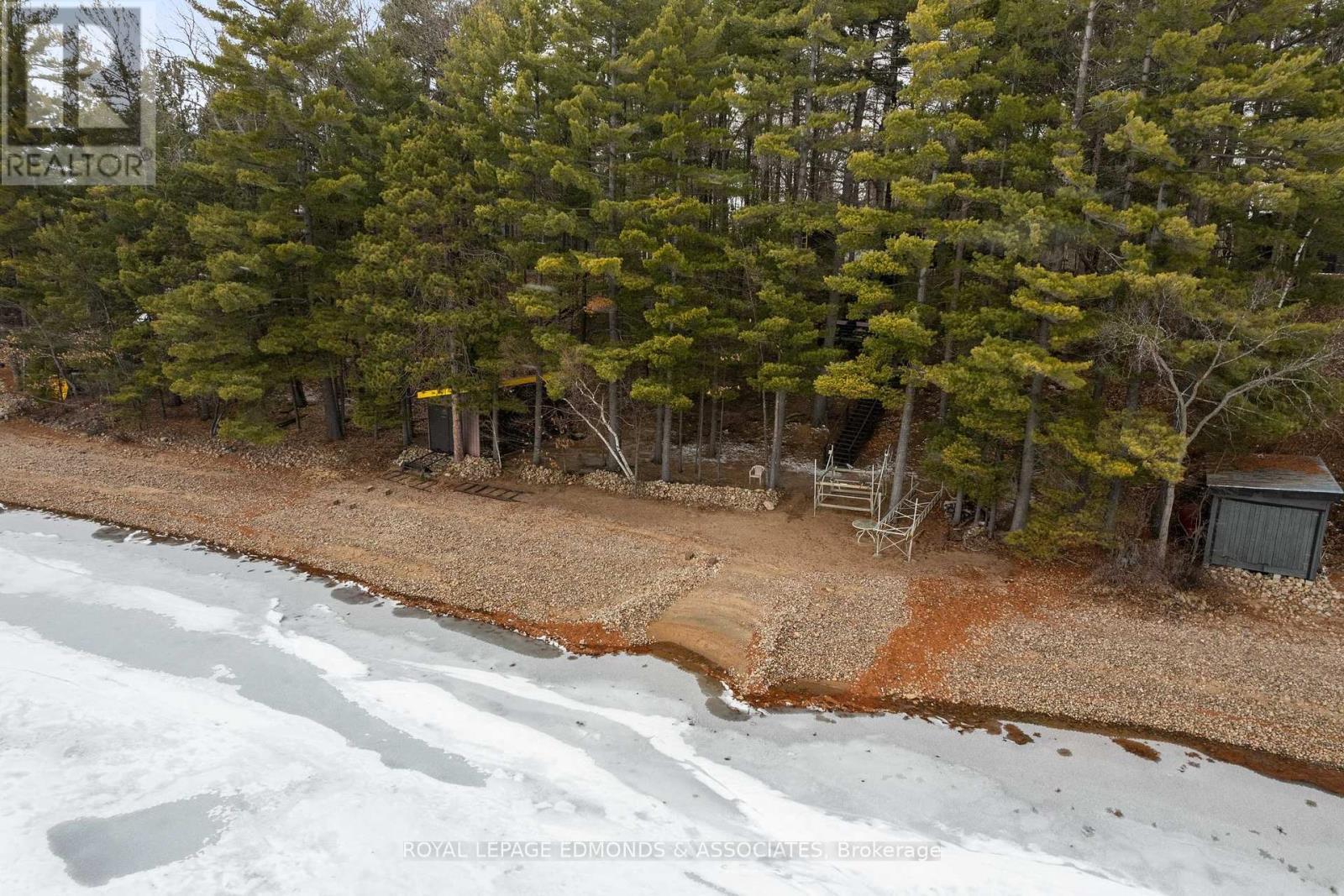 












643 PINE POINT LANE

,
Killaloe, Hagarty and Richards,




Ontario
K0J2J0

