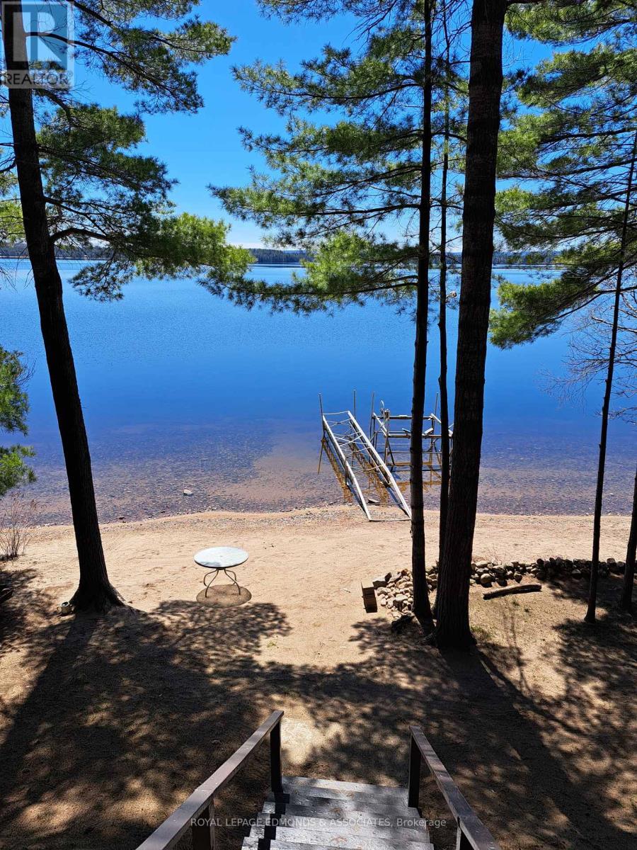 












643 PINE POINT LANE

,
Killaloe, Hagarty and Richards,




Ontario
K0J2J0

