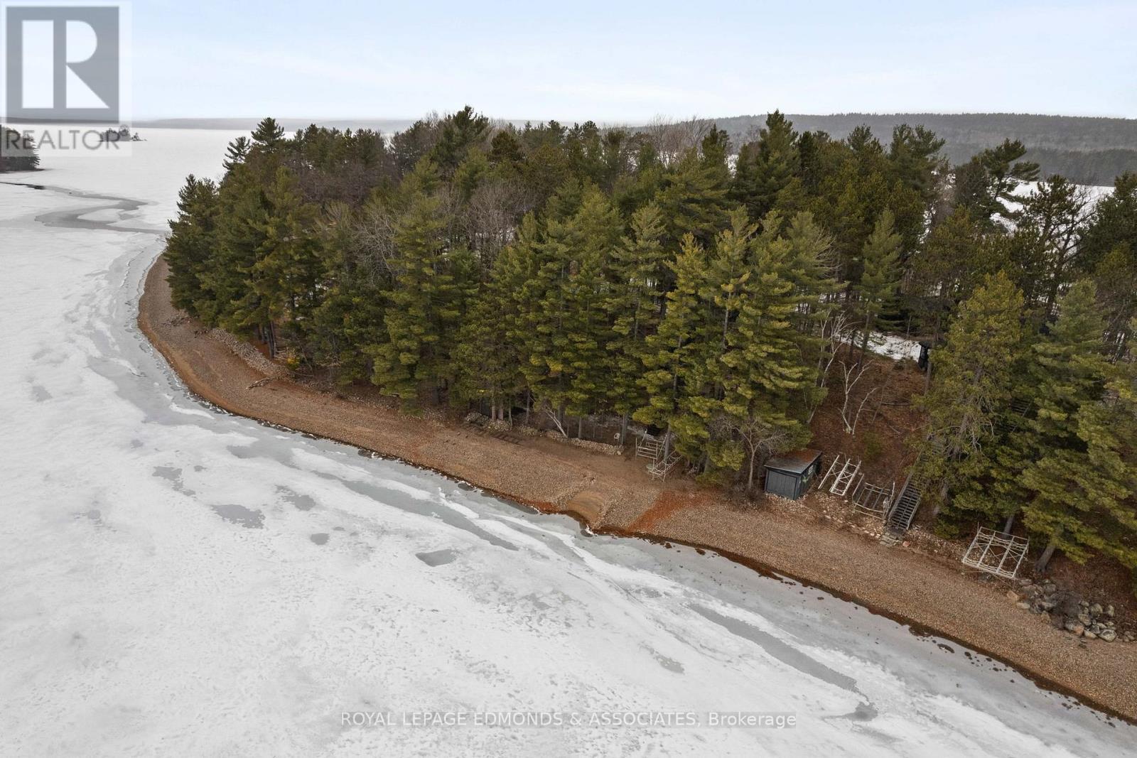 












643 PINE POINT LANE

,
Killaloe, Hagarty and Richards,




Ontario
K0J2J0

