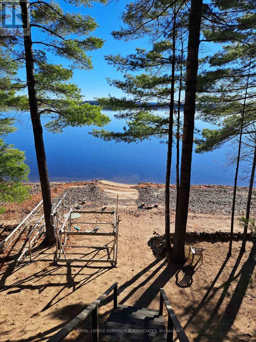 












643 PINE POINT LANE

,
Killaloe, Hagarty and Richards,




Ontario
K0J2J0

