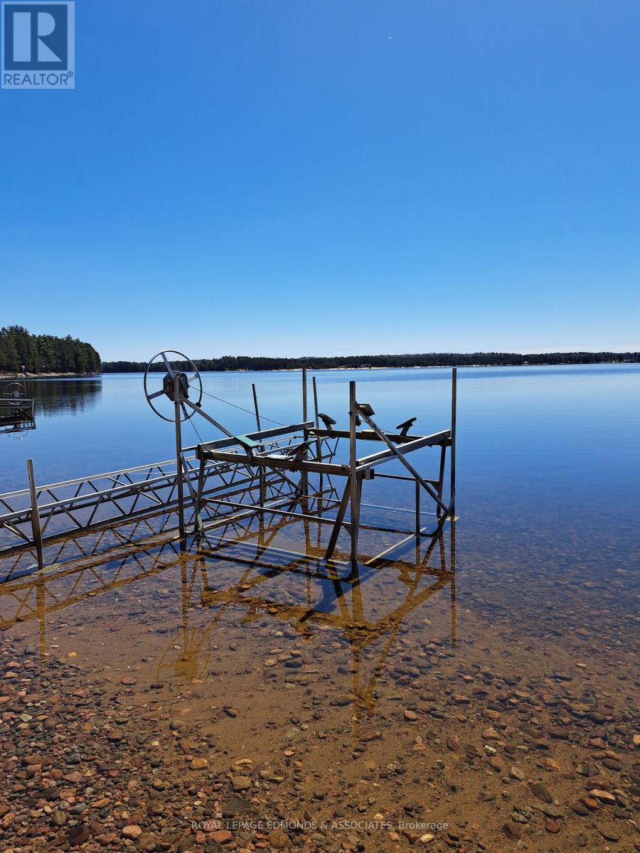 












643 PINE POINT LANE

,
Killaloe, Hagarty and Richards,




Ontario
K0J2J0

