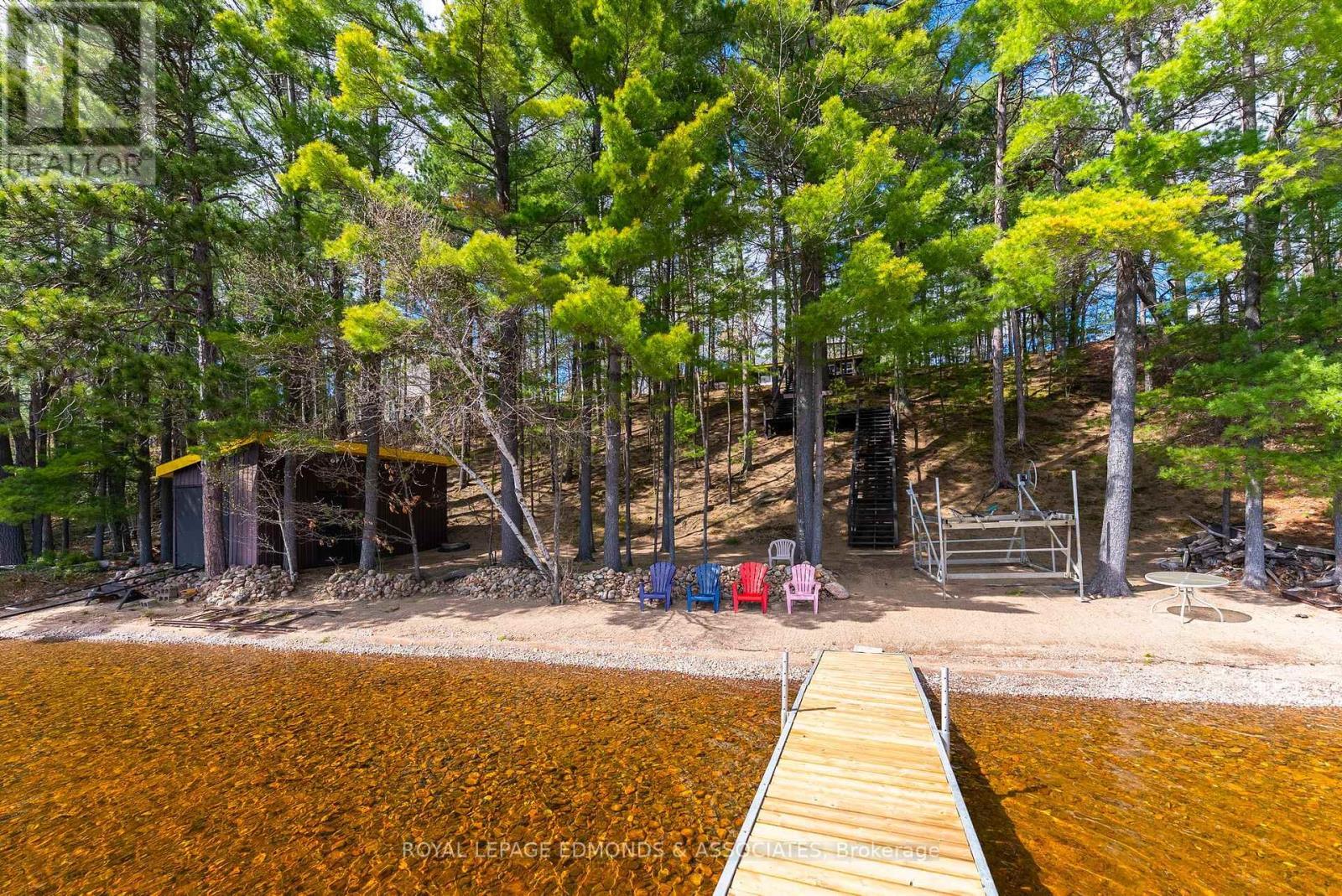 












643 PINE POINT LANE

,
Killaloe, Hagarty and Richards,




Ontario
K0J2J0


