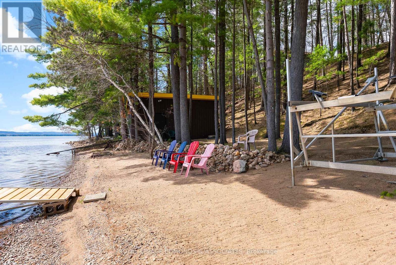 












643 PINE POINT LANE

,
Killaloe, Hagarty and Richards,




Ontario
K0J2J0

