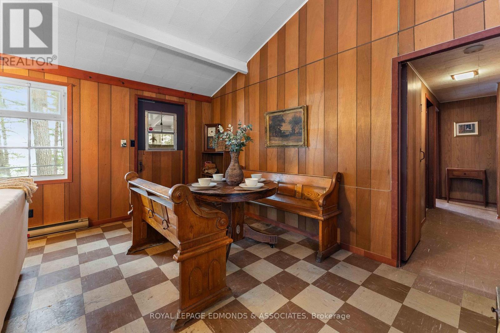 












643 PINE POINT LANE

,
Killaloe, Hagarty and Richards,




Ontario
K0J2J0

