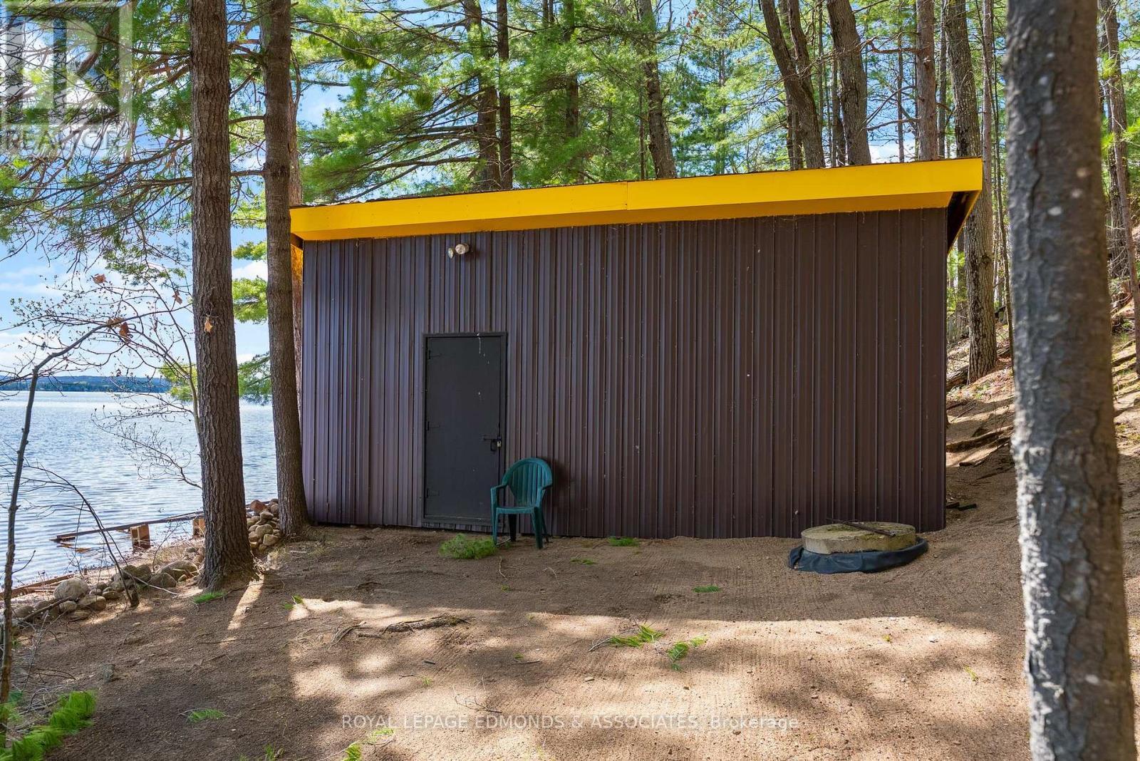 












643 PINE POINT LANE

,
Killaloe, Hagarty and Richards,




Ontario
K0J2J0

