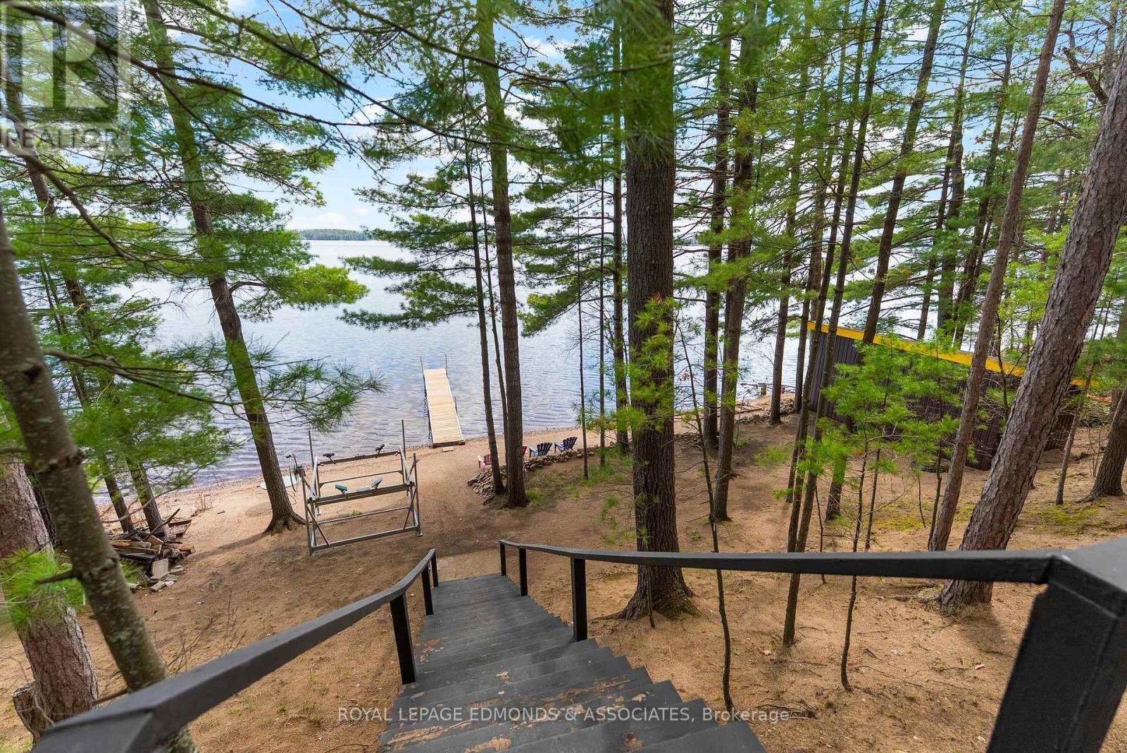 












643 PINE POINT LANE

,
Killaloe, Hagarty and Richards,




Ontario
K0J2J0


