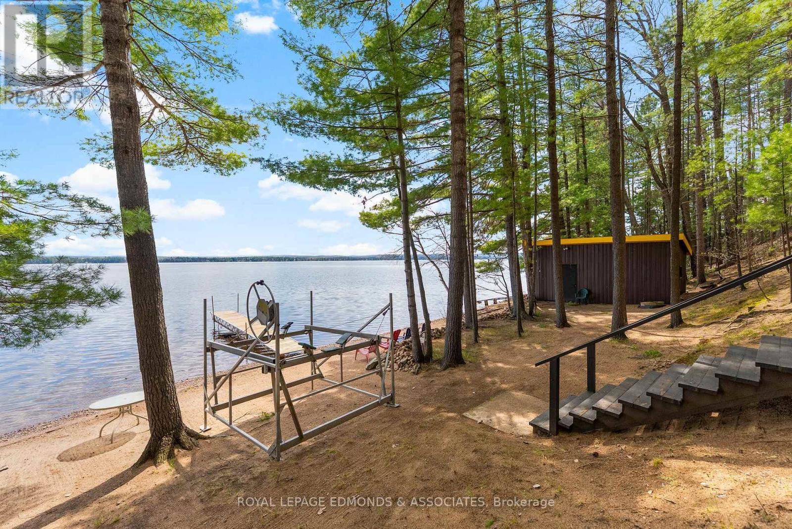 












643 PINE POINT LANE

,
Killaloe, Hagarty and Richards,




Ontario
K0J2J0

