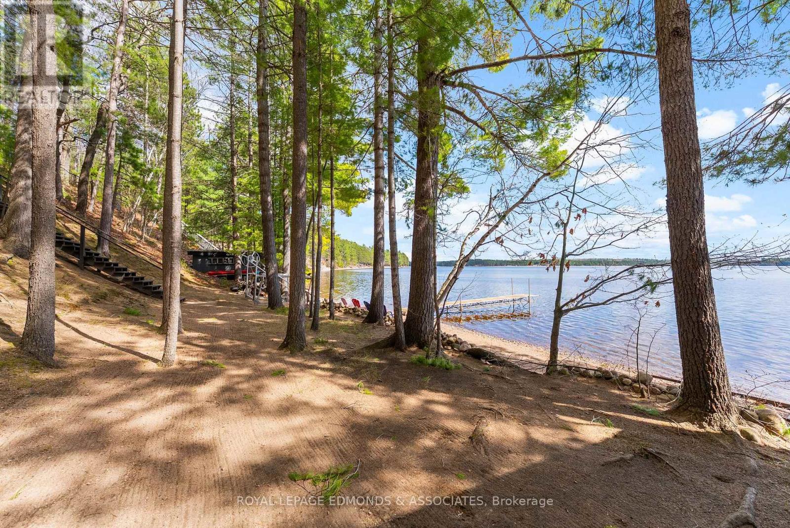 












643 PINE POINT LANE

,
Killaloe, Hagarty and Richards,




Ontario
K0J2J0

