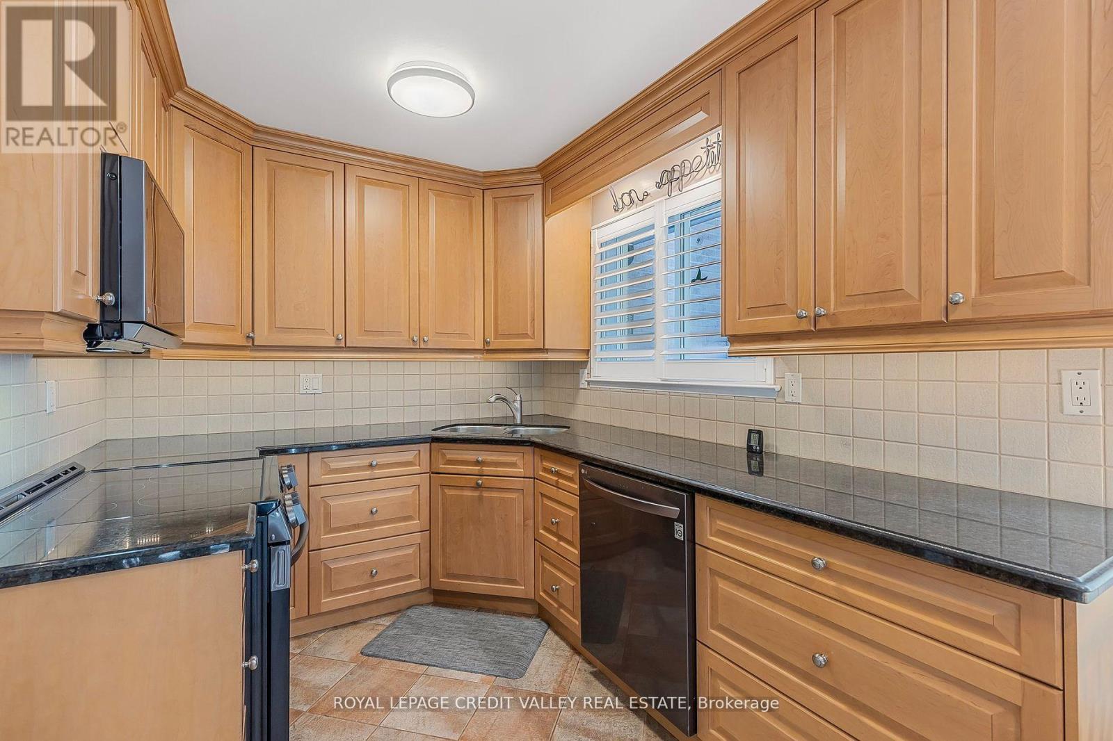 












9 NORVAL CRESCENT

,
Brampton,




Ontario
L6W1J1

