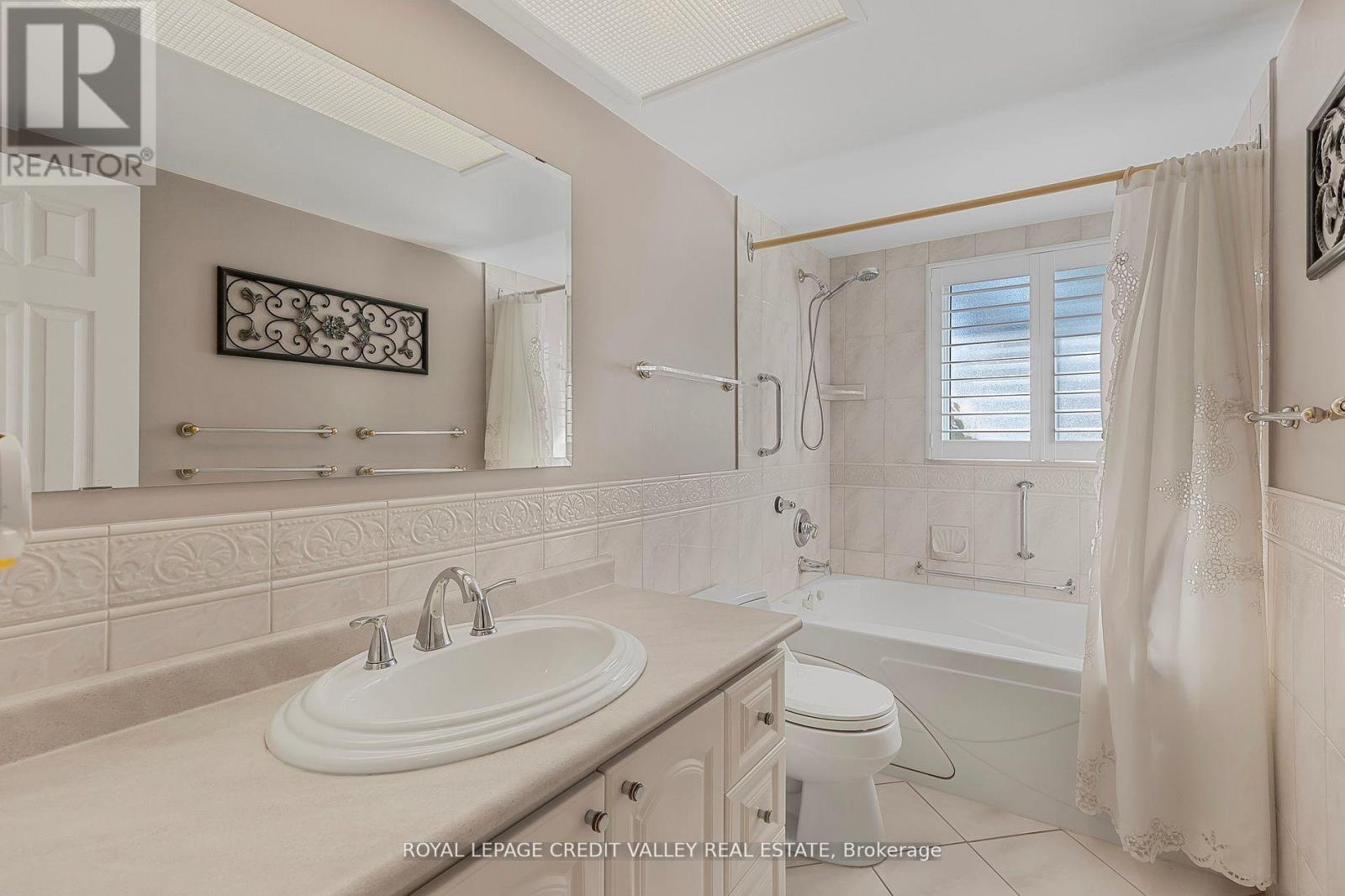 












9 NORVAL CRESCENT

,
Brampton,




Ontario
L6W1J1

