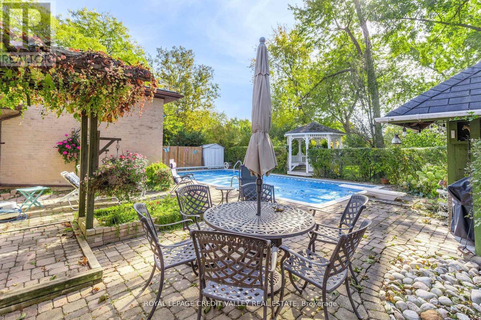 












9 NORVAL CRESCENT

,
Brampton,




Ontario
L6W1J1

