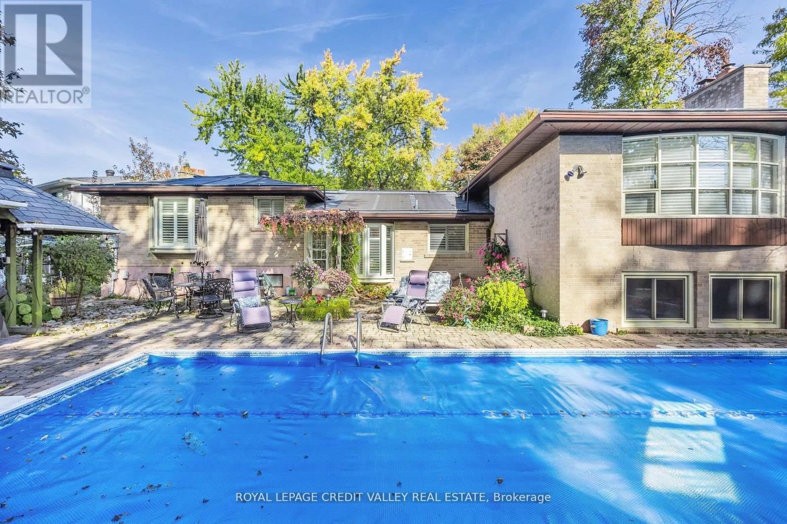 












9 NORVAL CRESCENT

,
Brampton,




Ontario
L6W1J1

