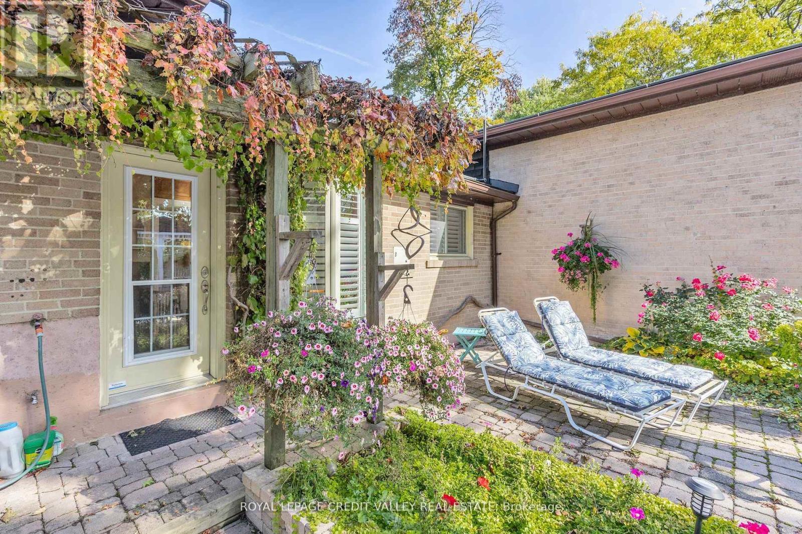












9 NORVAL CRESCENT

,
Brampton,




Ontario
L6W1J1

