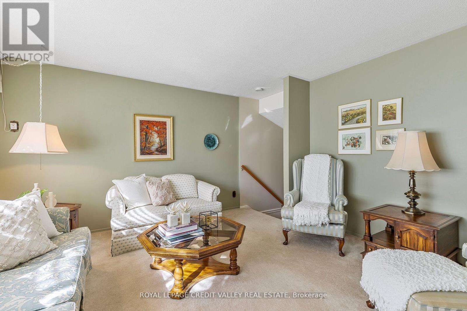 












9 NORVAL CRESCENT

,
Brampton,




Ontario
L6W1J1

