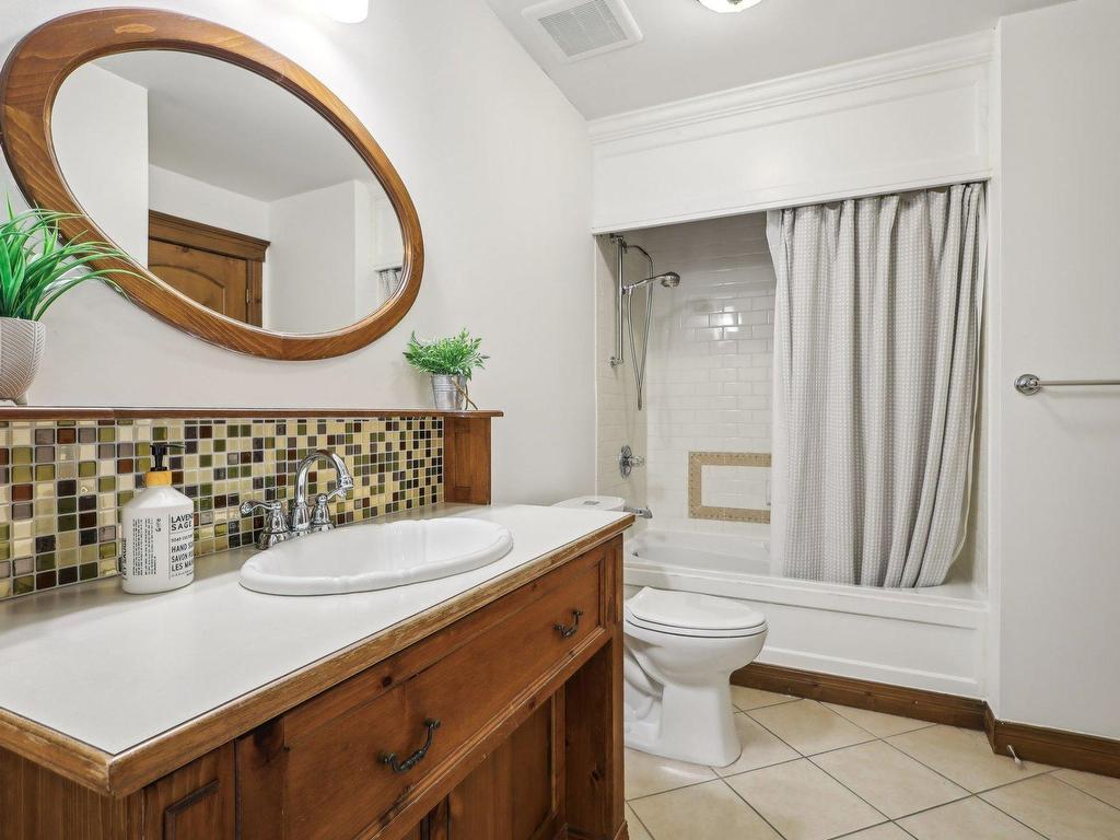 









118


Ch. des Quatre-Sommets

, 9,
Mont-Tremblant,




QC
J8E1C6

