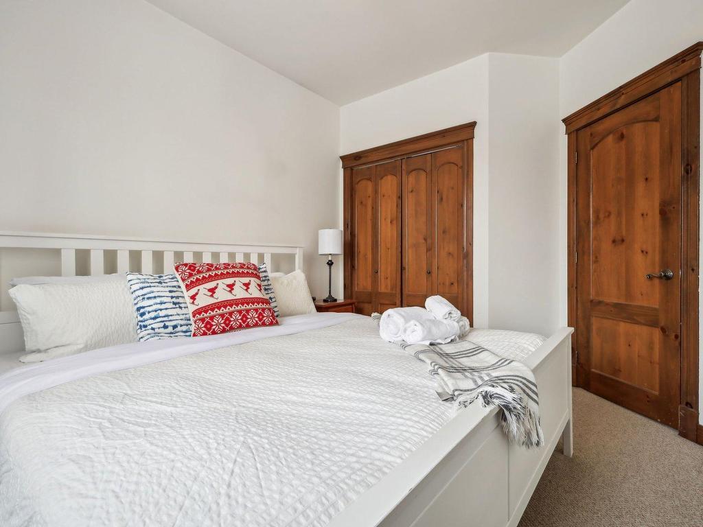 









118


Ch. des Quatre-Sommets

, 9,
Mont-Tremblant,




QC
J8E1C6

