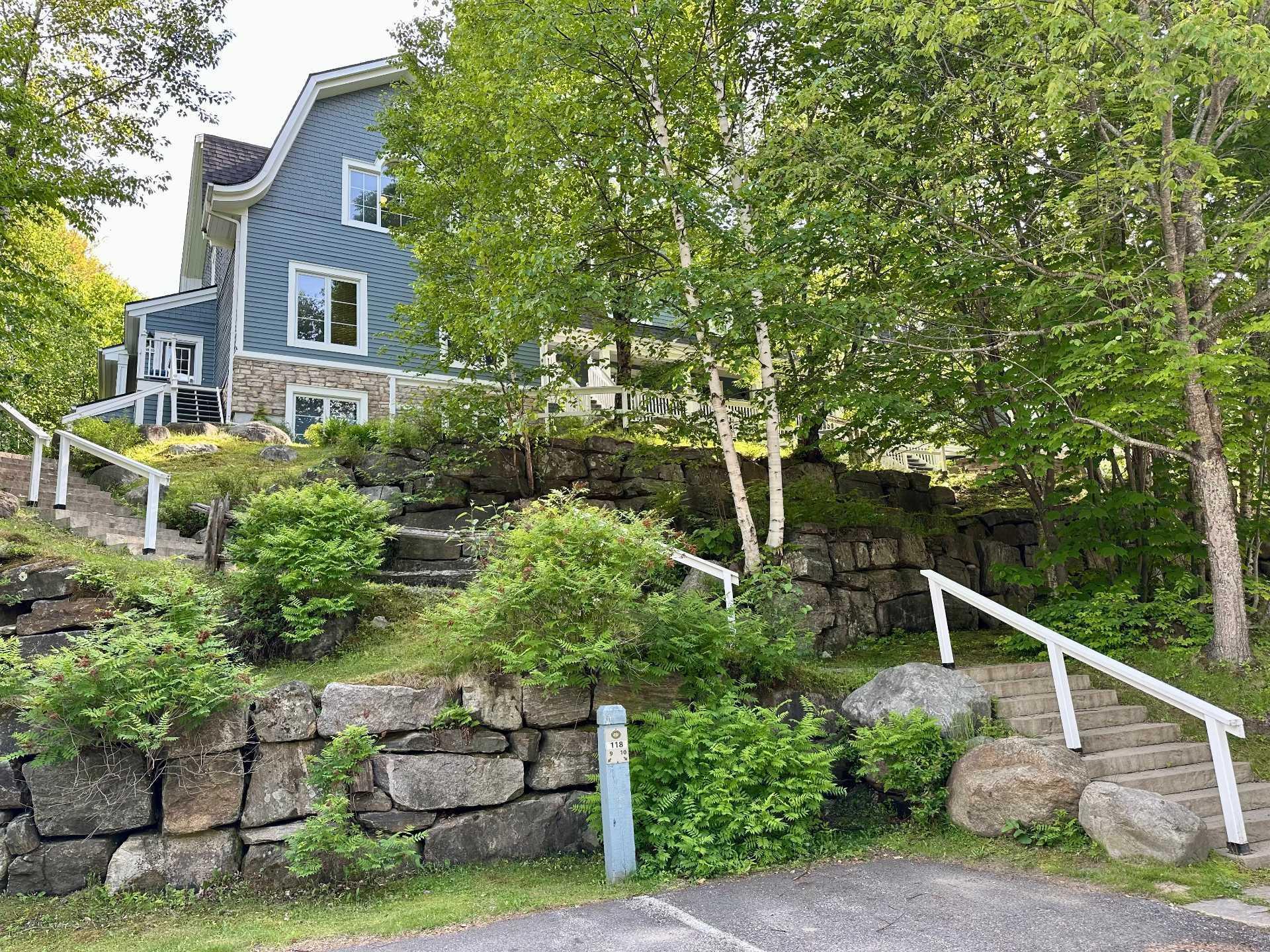 









118


Ch. des Quatre-Sommets

, 9,
Mont-Tremblant,




QC
J8E1C6

