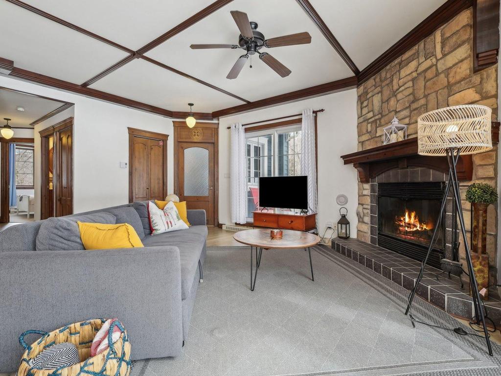 









118


Ch. des Quatre-Sommets

, 9,
Mont-Tremblant,




QC
J8E1C6

