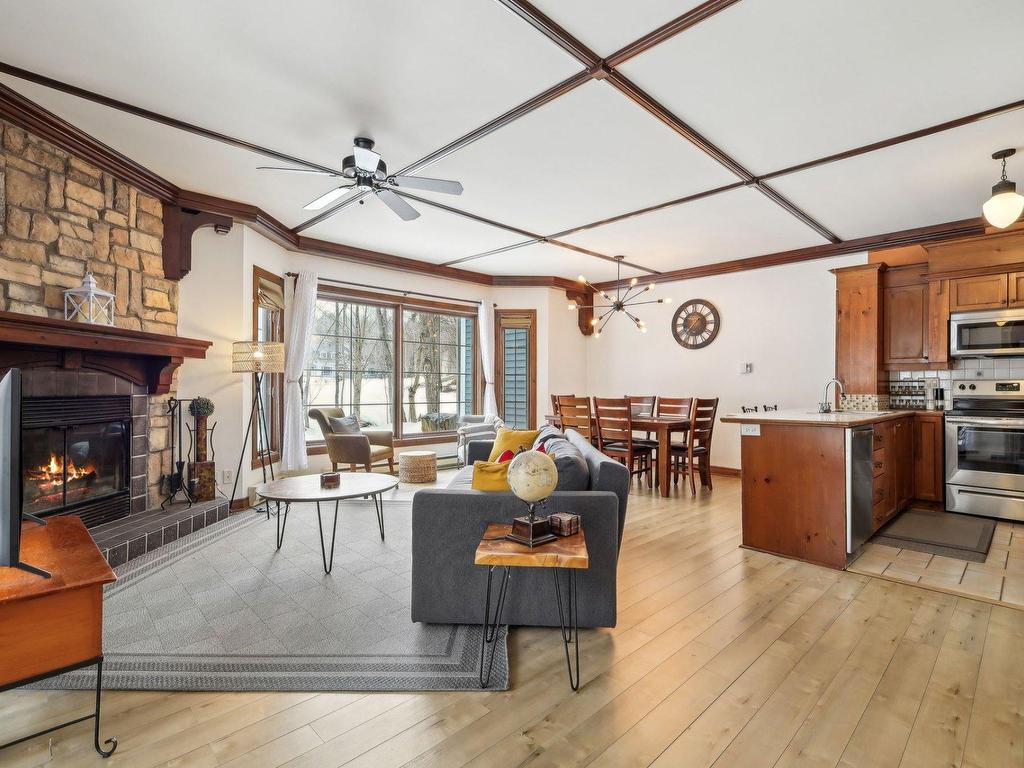 









118


Ch. des Quatre-Sommets

, 9,
Mont-Tremblant,




QC
J8E1C6

