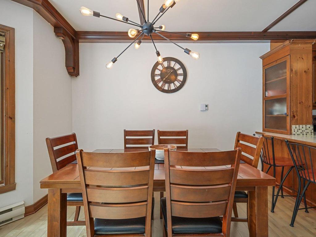 









118


Ch. des Quatre-Sommets

, 9,
Mont-Tremblant,




QC
J8E1C6

