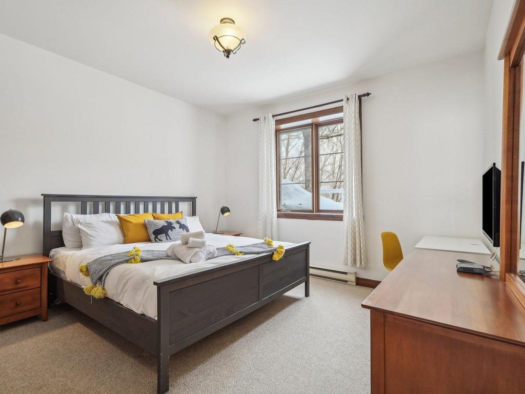









118


Ch. des Quatre-Sommets

, 9,
Mont-Tremblant,




QC
J8E1C6

