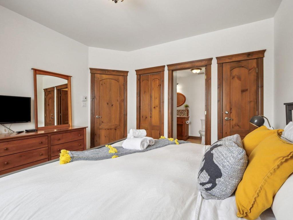 









118


Ch. des Quatre-Sommets

, 9,
Mont-Tremblant,




QC
J8E1C6

