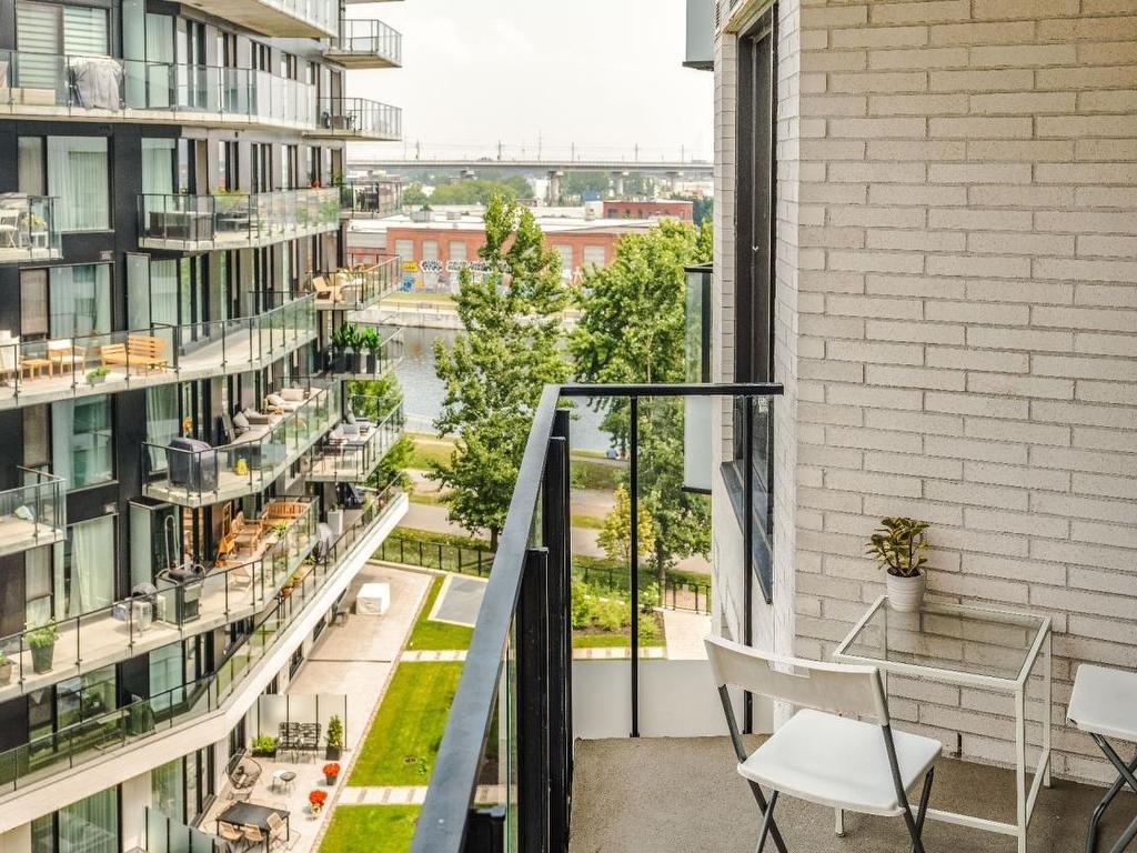 









1552


Rue des Bassins

, 603,
Montréal (Le Sud-Ouest),




QC
H3C3Z0

