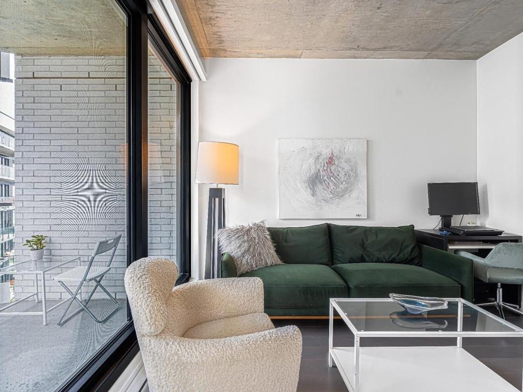 









1552


Rue des Bassins

, 603,
Montréal (Le Sud-Ouest),




QC
H3C3Z0

