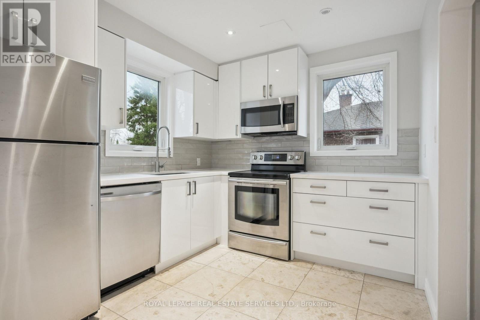 












256 ZELDA CRESCENT

,
Richmond Hill,




Ontario
L4C2Y5

