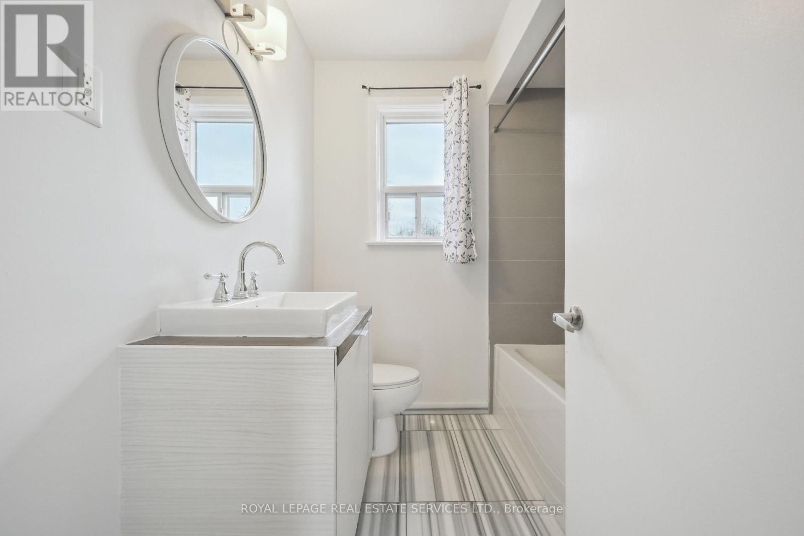 












256 ZELDA CRESCENT

,
Richmond Hill,




Ontario
L4C2Y5

