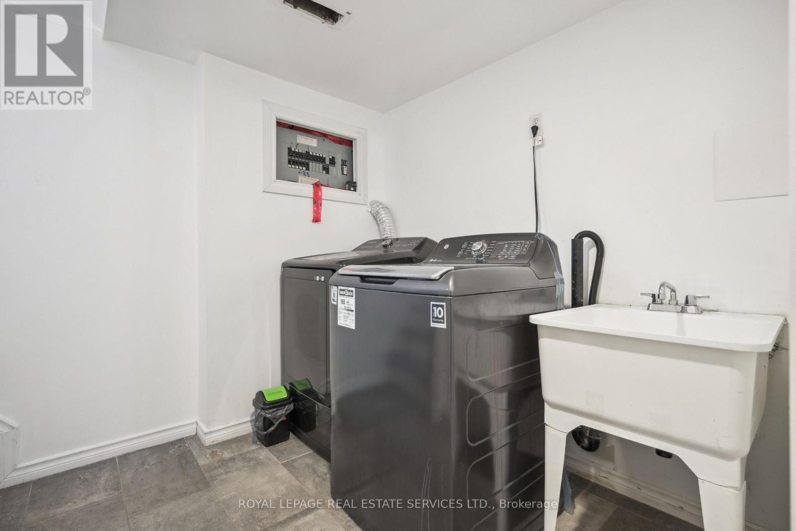 












256 ZELDA CRESCENT

,
Richmond Hill,




Ontario
L4C2Y5

