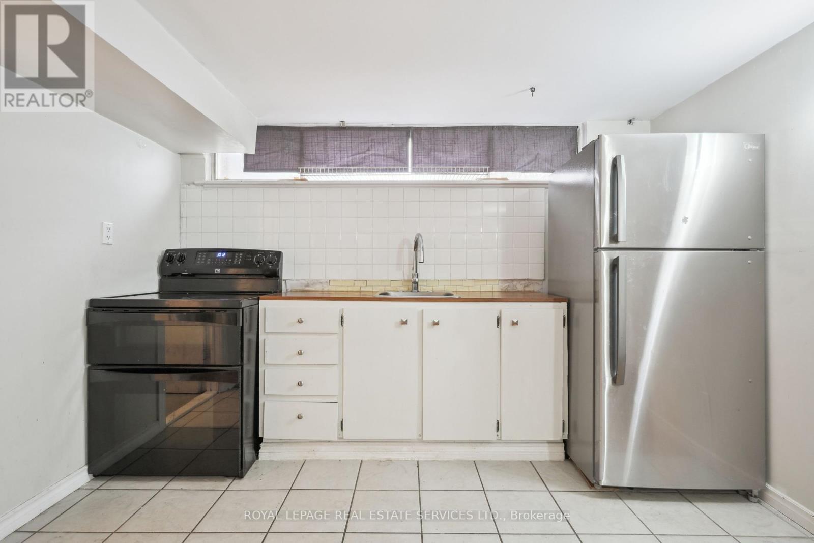 












256 ZELDA CRESCENT

,
Richmond Hill,




Ontario
L4C2Y5

