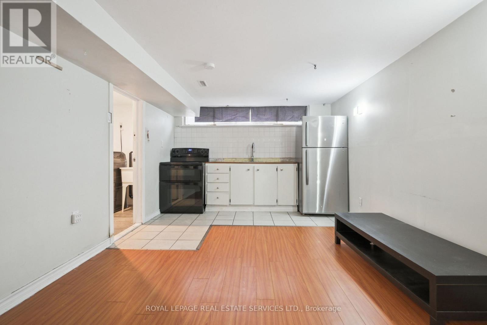












256 ZELDA CRESCENT

,
Richmond Hill,




Ontario
L4C2Y5

