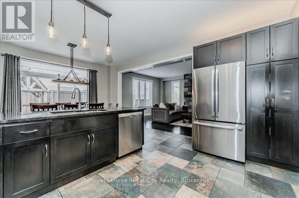 












24 POPHAM DRIVE

,
Guelph (Grange Road),




Ontario
N1E0B8


