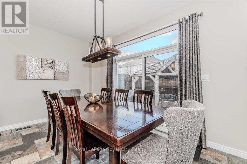 












24 POPHAM DRIVE

,
Guelph (Grange Road),




Ontario
N1E0B8

