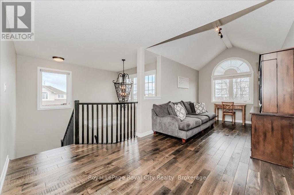 












24 POPHAM DRIVE

,
Guelph (Grange Road),




Ontario
N1E0B8

