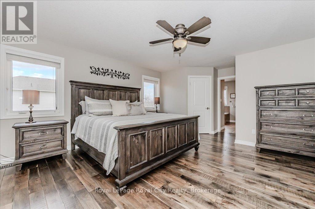 












24 POPHAM DRIVE

,
Guelph (Grange Road),




Ontario
N1E0B8

