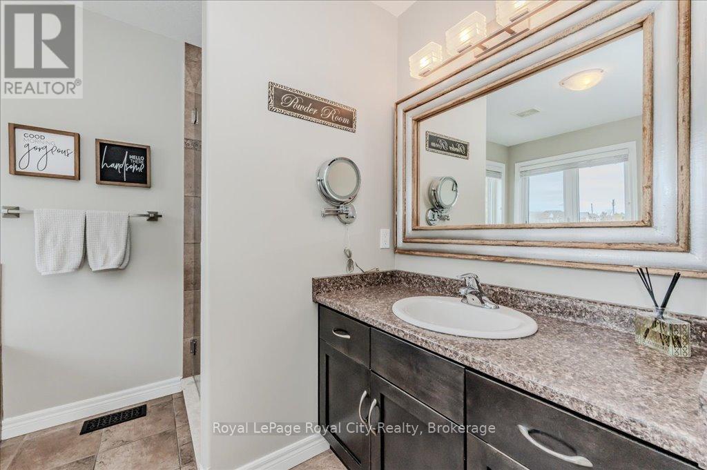 












24 POPHAM DRIVE

,
Guelph (Grange Road),




Ontario
N1E0B8

