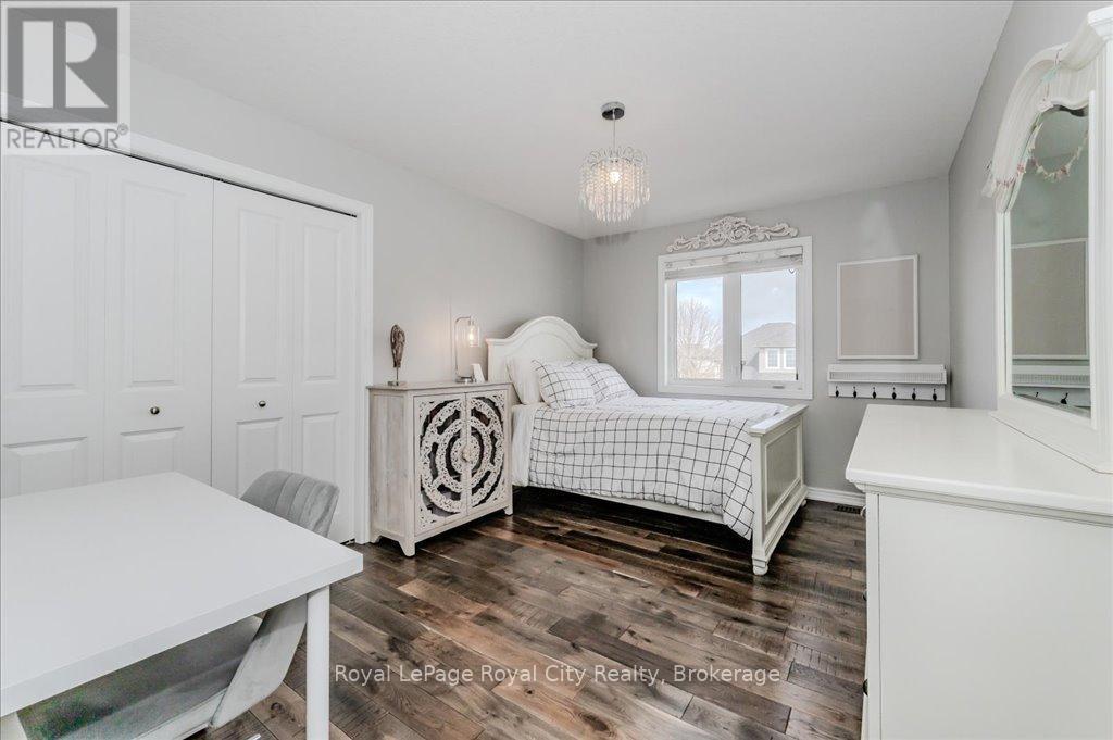 












24 POPHAM DRIVE

,
Guelph (Grange Road),




Ontario
N1E0B8

