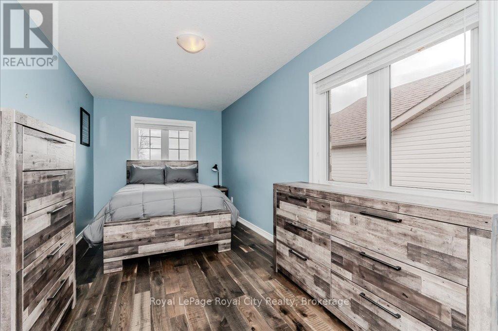 












24 POPHAM DRIVE

,
Guelph (Grange Road),




Ontario
N1E0B8

