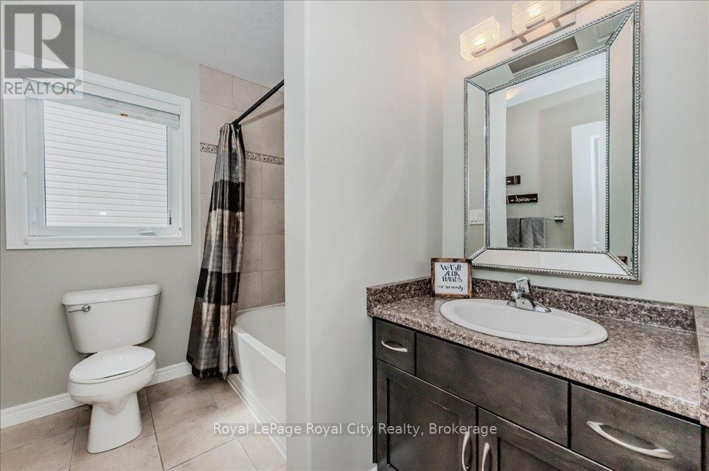 












24 POPHAM DRIVE

,
Guelph (Grange Road),




Ontario
N1E0B8

