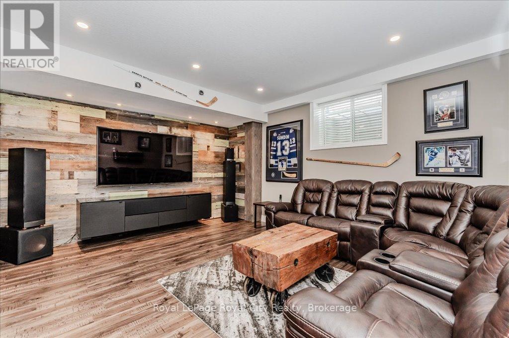 












24 POPHAM DRIVE

,
Guelph (Grange Road),




Ontario
N1E0B8

