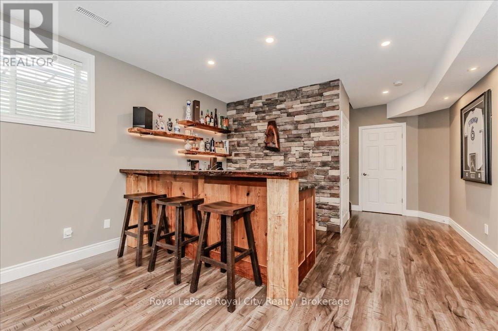 












24 POPHAM DRIVE

,
Guelph (Grange Road),




Ontario
N1E0B8

