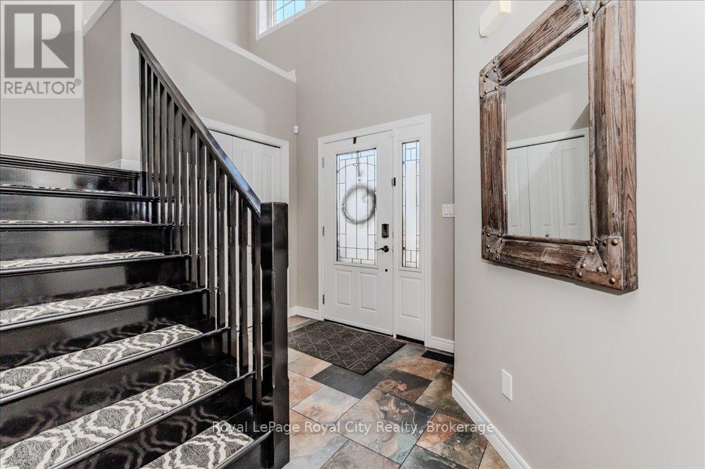 












24 POPHAM DRIVE

,
Guelph (Grange Road),




Ontario
N1E0B8

