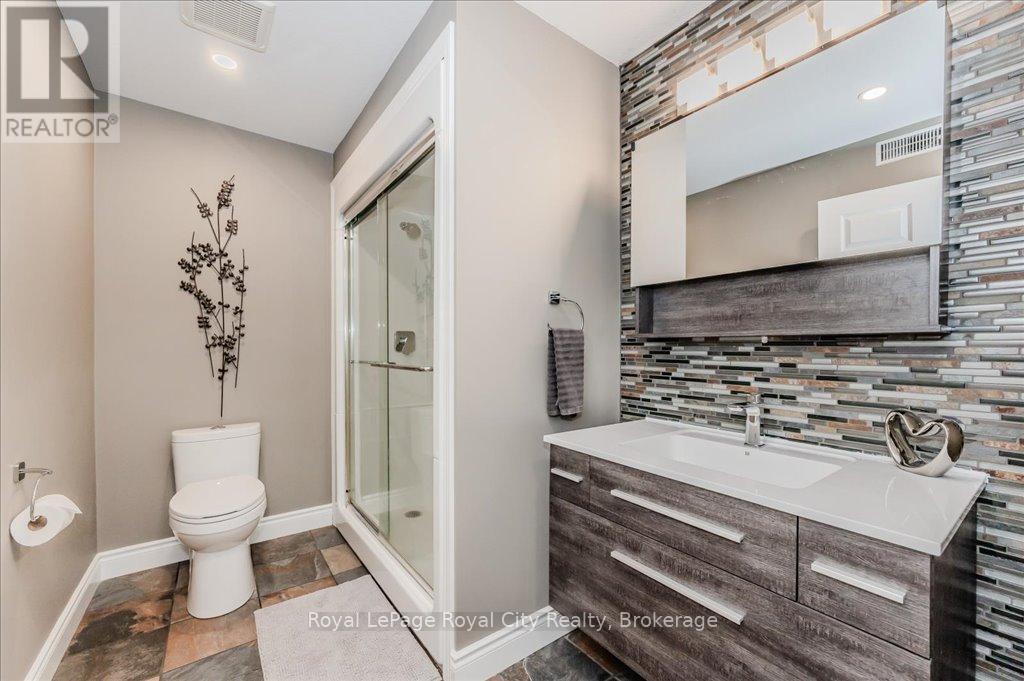 












24 POPHAM DRIVE

,
Guelph (Grange Road),




Ontario
N1E0B8

