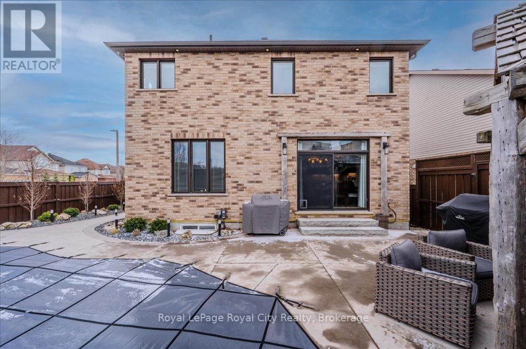 












24 POPHAM DRIVE

,
Guelph (Grange Road),




Ontario
N1E0B8


