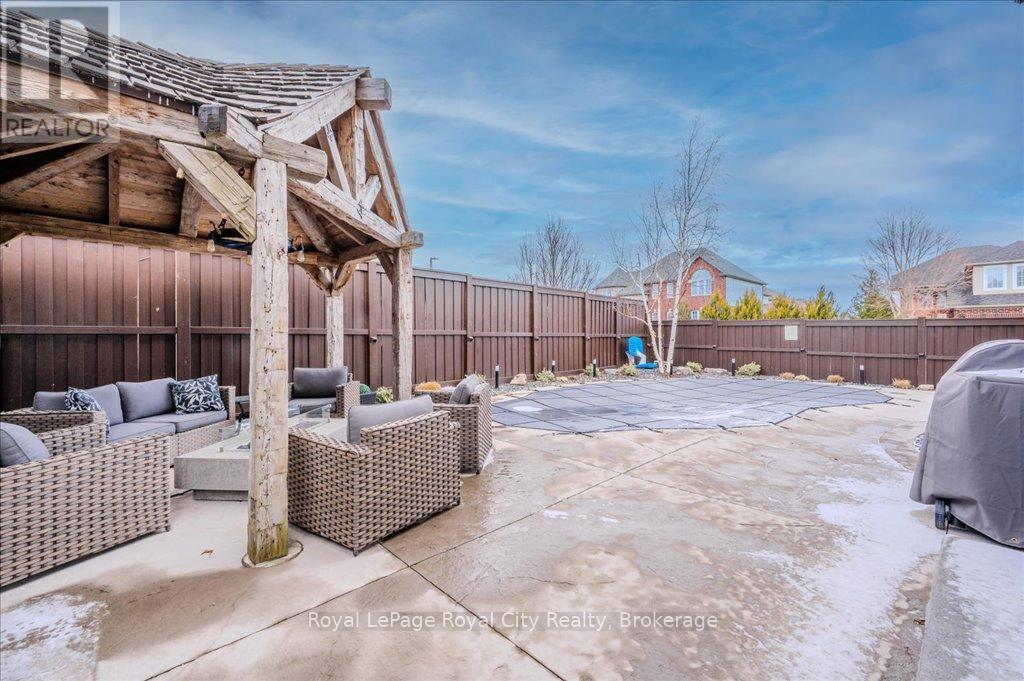 












24 POPHAM DRIVE

,
Guelph (Grange Road),




Ontario
N1E0B8

